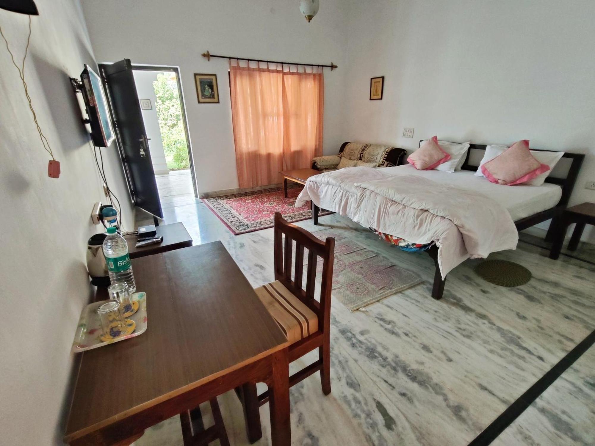 Royal Farm Bharatpur Apartment Bilik gambar